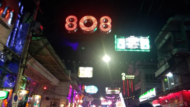 808